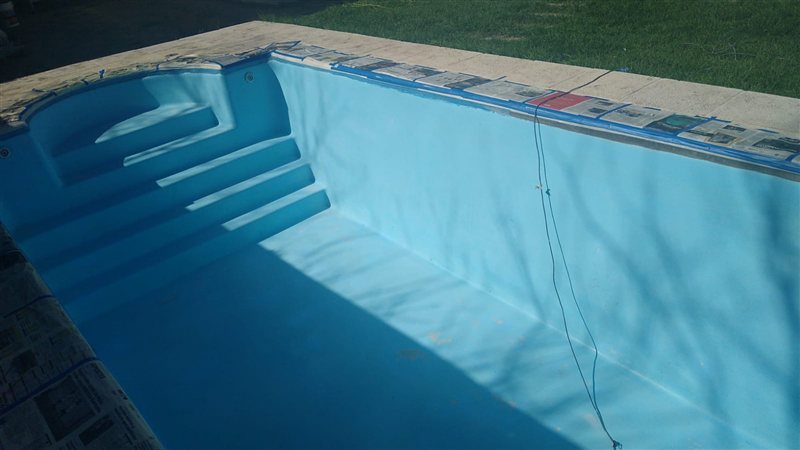 Etapa 9 del trabajo de reparación y pintura de pileta